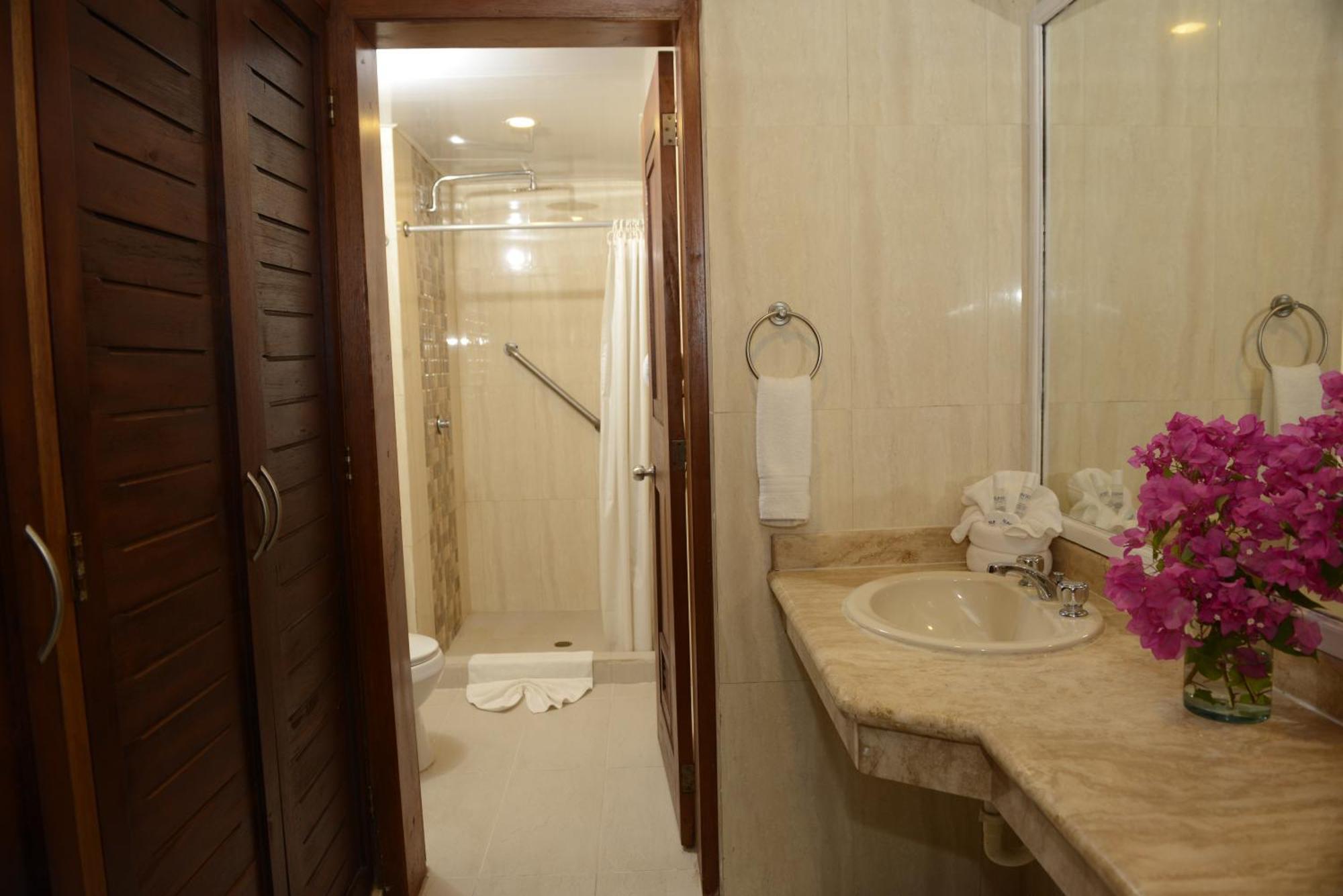 Hotel Sunsol Ecoland Pedro Gonzalez Exterior foto